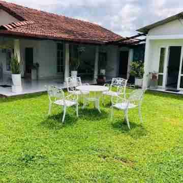 Castile Inn Hotel Exterior