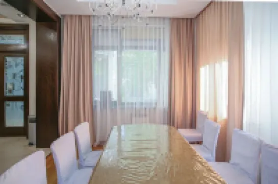 卡利·納迪羅娃別墅