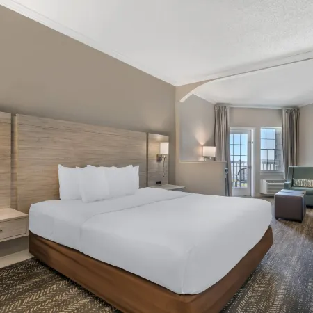 Comfort Suites Chincoteague Island Bayfront Resort Отели в г. Аккомак