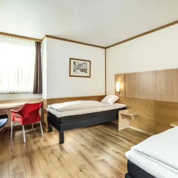 Bob & Sue's Hotel - Housity