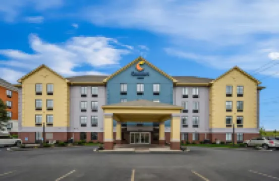 Comfort Inn East Hotels near Warren Township