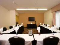 Pittsburgh Airport Inn and Suites Hotels in Moon Township