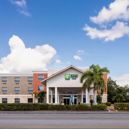 Holiday Inn Express & Suites LANTANA by IHG