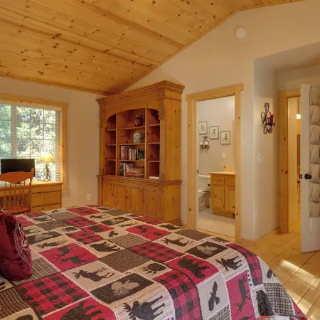Near Hikes: Arnold Cabin w/ EV Charger & Fire Pit