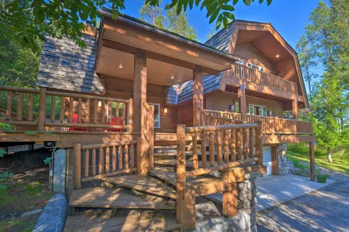 Wild Huckleberry Cabin in Alpine Fire Pit, Deck - Homestays