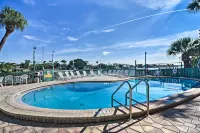 Coastal Clearwater Condo Half Mile to Beach! - vue mer
