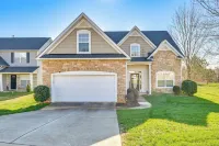 6 Mi to Charlotte Motor Speedway: Home w/ Fire Pit - 3 Sao