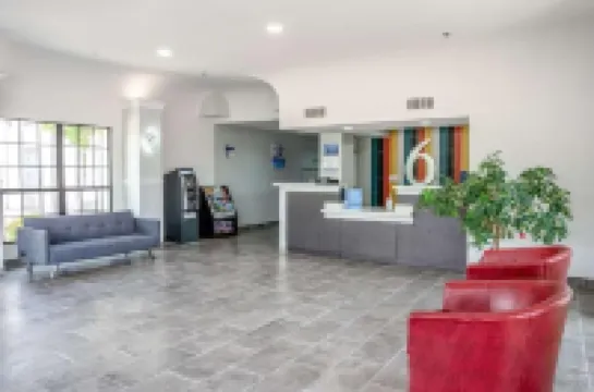 Studio 6 Claremore, OK