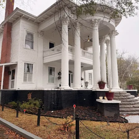 Spacious 5-bedroom house with WiFi, AC in welcoming Opelika