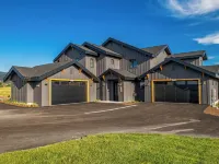 3 BR Duplex w/ Full Kitchen, W & D Hotels in Driggs