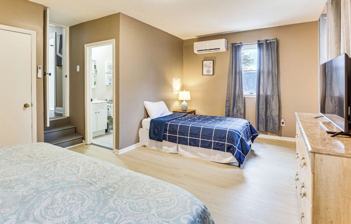 Inviting Family Home, 2 Mi to Eastwood Mall!