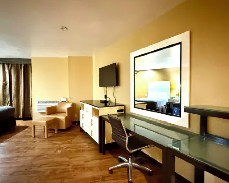 เรดอนโด บีช อินน์ โรงแรมในกาดินา