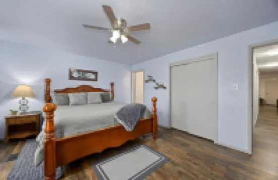 Remodeled, Quiet Hideaway with Private Hot Tub