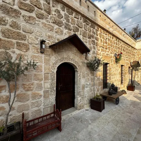 ŞAHMERAN Otel & Cafe