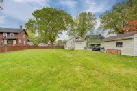 1 Mi to Akron Zoo: Ranch-style Home w/ Yard! - Homestays