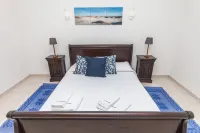Q 02 - Bedroom 2 in Casa do Topo Guesthouse - 2-Star