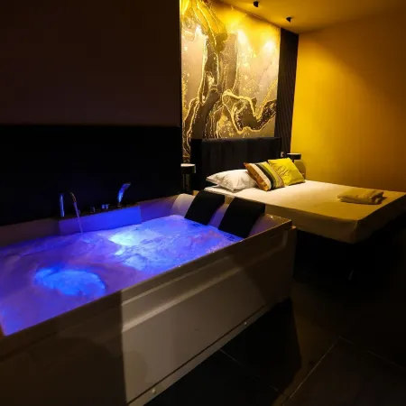 Noah Gate Hotel & Suites