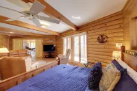 Family-Friendly Riverfront Manor on the Little Red - Wifi