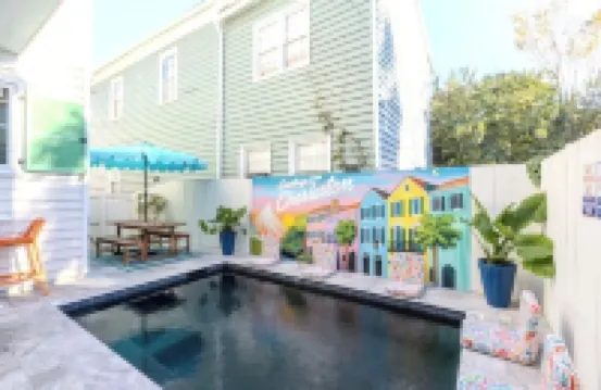 THE DELPHINE Luxury Downtown Charleston Villa, 1 Block to King + Private Pool