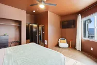 The Mountain View Penthouse in the Heart of Downtown White Salmon, Loft 18