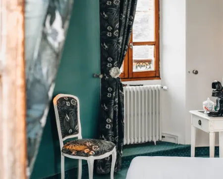 Hôtel la Tour des Anglais Hotéis em Mayenne