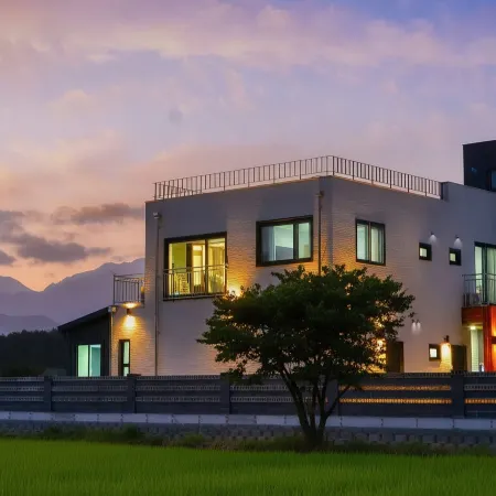 Sokcho Lasso Pool Villa Pension