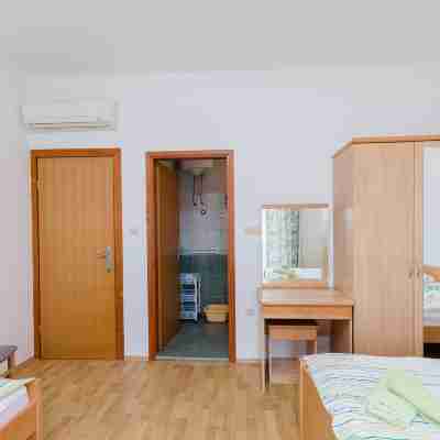 Apartments and Room Ljubica Rooms