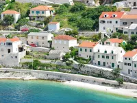 Apartments Tonka Hotels in Pucisca