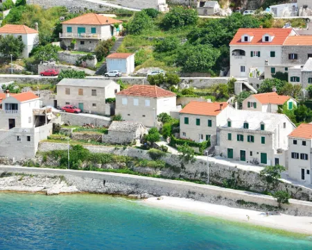 Apartments Tonka Hotels in Pučišća