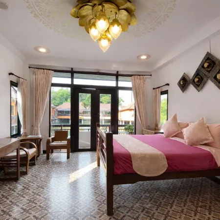 Pludhaya Resort & Spa Отели рядом с достопримечательностью «Железнодорожная станция Аютхаи»