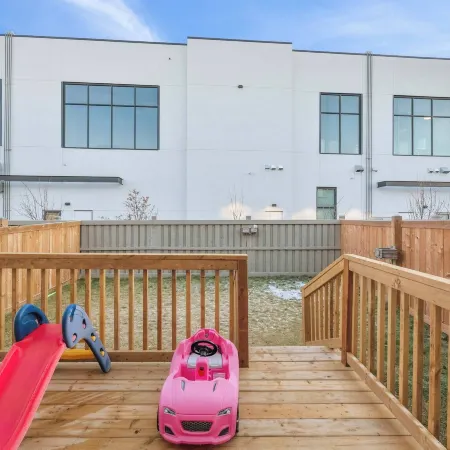 Modern 3BR Home Edmonton Near by Airport