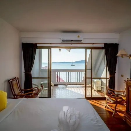 Jansom Beach Resort
