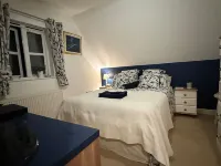 Charming Guest Room in Bedford Village with Private Entrance