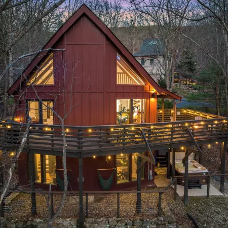 Slope View Chalet Hot Tub, Firepit, Family Fun