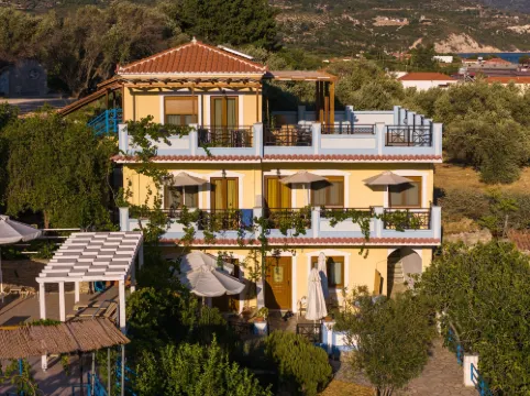 Pantheon Apartments & Studios