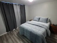 Bright & Cozy 2-Bedroom Main Floor Suite Hotéis em Brampton