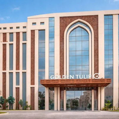 فندق جولدن توليب مسقط ذا فيليج Hotels near مسجد الفاروق