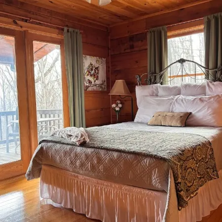 Blue Ridge Mountain Cabin w/ Hot Tub, Firepit, Game Room & Scenic Views