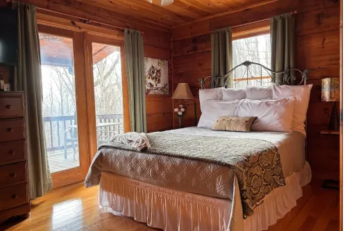 Blue Ridge Mountain Cabin w/ Hot Tub, Firepit, Game Room & Scenic Views