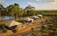 Olio Bello Lakeside Glamping - parking