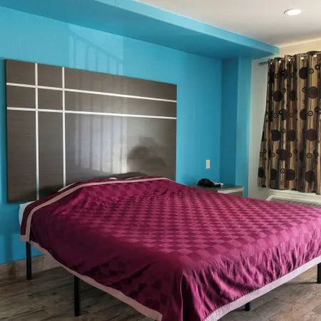 Golden Motel Near Houston Medical Center