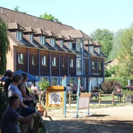 Pension Am Seeberg Отели в г. Меркиш-Одерланд