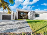 Miami Ultra Villa w Pool by Glam Homes Hotels in Golden Glades