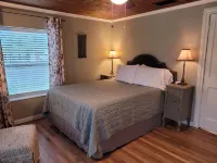 The Compass, Entire House with World Travelers Theme near TSU