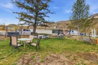 Canadas Best Value Desert Inn & Suites