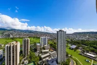 Newly Renovated! Free Parking, Koolau Mountain, Golf Course and City Views!