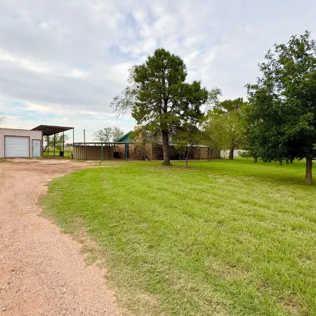 Peaceful Country Getaway with Hot Tub & Fire Pit Отели в г. Митчелл