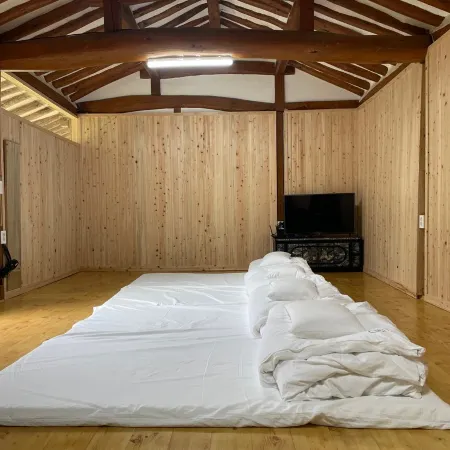 Gangjin Dahyang Sochuk Bed and Breakfast