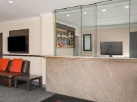 Ramada by Wyndham Laval โรงแรมในลาวาล