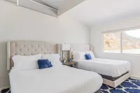 Beach Retreat With Oceanfront Balconies + Direct Beach Access Pacific Coast Outlook by Avantstay - شرفة